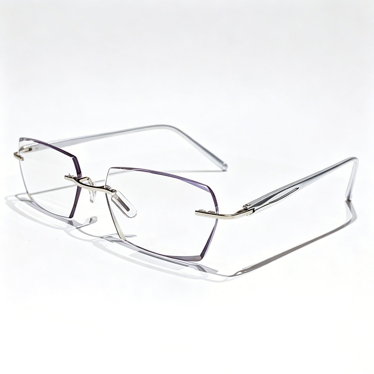 Say goodbye to swapping glasses. These smart auto-focus lenses adjust to your sight in real time.